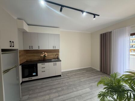 Shitet 1+1 ne Plazh prane Hotel Antalya