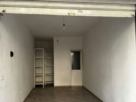 Locale commerciale in vendita nel Comune di Parigi  ID 5736
