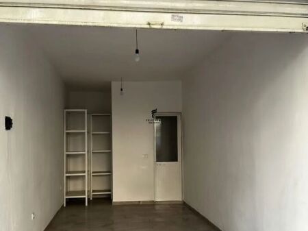 SHOP FOR SALE 24 M2 PARIS COMMUNE 6,000,000 LEKE FH-96542