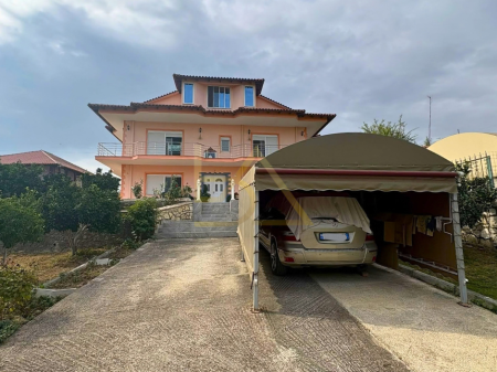 VILLA IN VENDITA – FIER