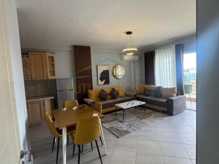 Shitet, Apartament 1+1, Rruga 5 Maji, Tirane.