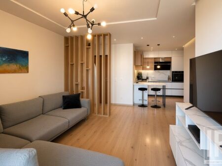 Shitet apartament 2+1 te ish fusha e Aviacionit.