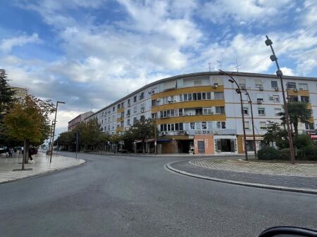 Qera, Ambient Biznesi,Buze Rruge, Pallati Sportit,Durres