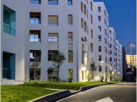 VENDESI APPARTAMENTO 1+1 NEL COMPLESSO KADIU- ALI DEM !! 94,000 € 8,600,000 Lekë