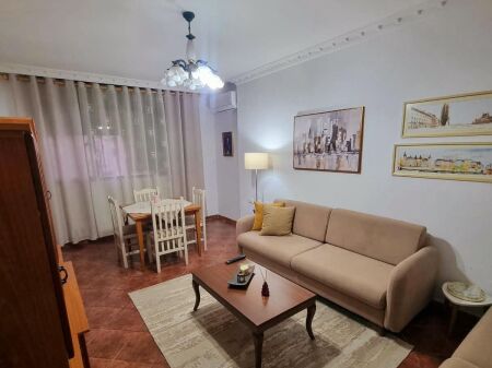 Via Elbasan, appartamento 2+1 in affitto, arredato 65.000 leke