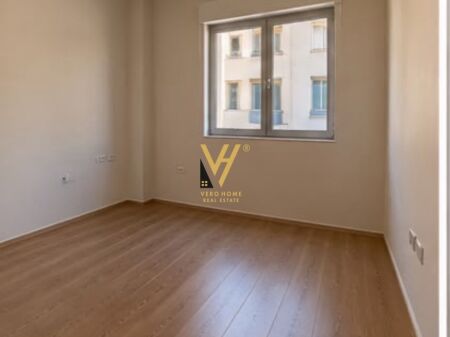 JEPET AMBIENT BIZNESI 60 M2 ME QERA TE RR.MUHAMET GJOLLESHA, 21 DHJETORI 120.000 LEKE