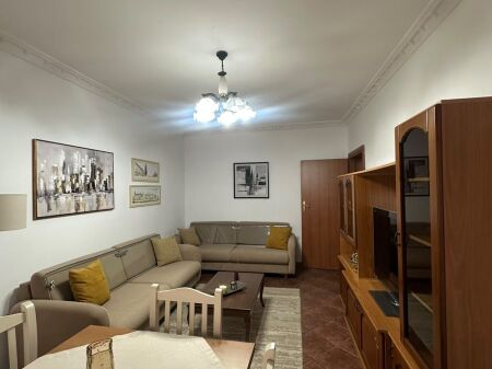 Apartament 2+1+ Ballkon me qira – Pranë Liceut Artistik !