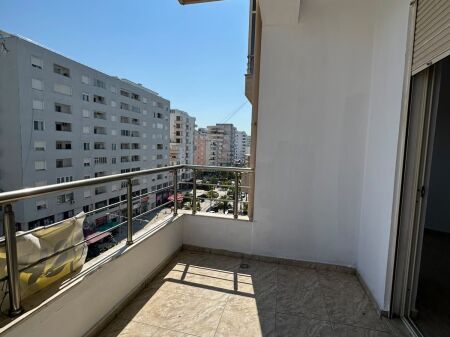 Shitet Apartament 2+1 ne Plazh