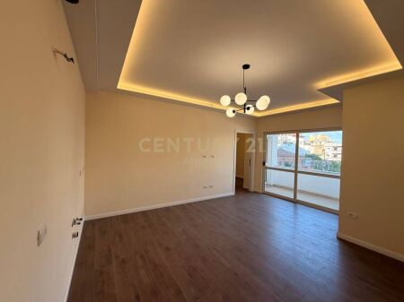 SHITET APARTAMENT 2+1+2 TUALETE NE LAGJEN NR 6 DURRES !