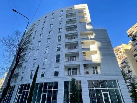 Shitet Apartament 2+1+2 Rruga Faik Konica