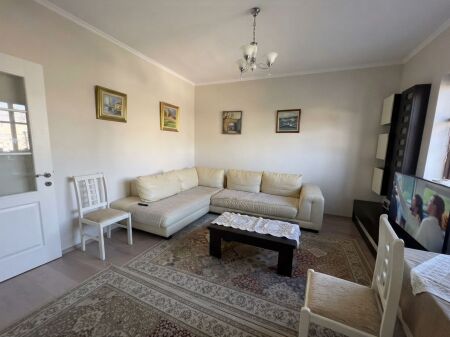 Shitet, Apartament 2+1, Rruga Fortuzi, Tirane .