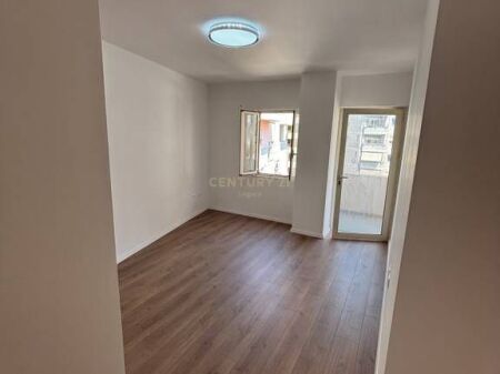 Shitet apartament 1+1 Ne Fresk