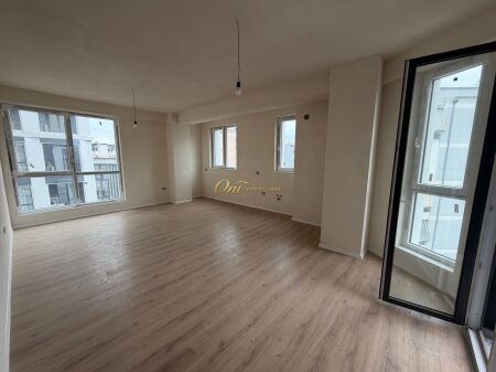 KOMUNA E PARISIT APARTAMENT PER SHITJE 3+1