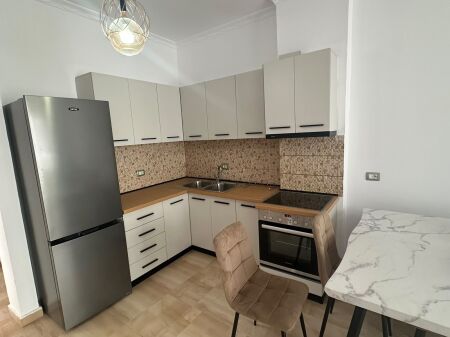 Rent | Apartament 3 + 1 | Materniteti i Ri | 700 €/month