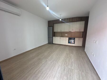 Via Jordan Misja affittasi appartamento 2+1, parzialmente arredato 70.000 Leke
