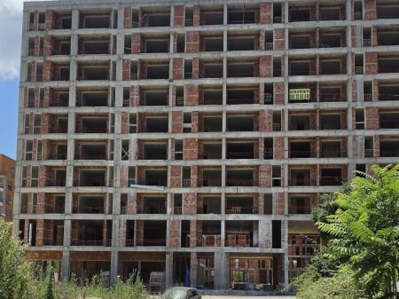 Shitet apartament 2+1+2 tek Rezidenca Riverside Residence , Unaza e re , Ish Fusha e Aviacionit , Ish Parku i Autobusave .