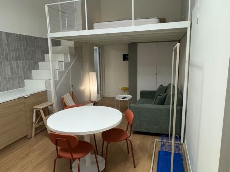 Affittasi appartamento duplex 1+1 vicino a Qyteti Studenti, in via Kadri Kerciku.
