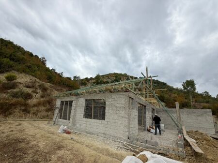 Shitje | Vilë 4 + 1 | Peze-Helmes | 290000 €