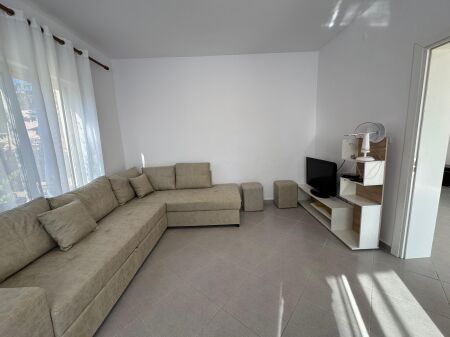 Jepet me qera 2+1 shtepi private