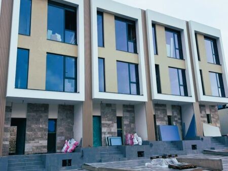 **Shitet Vilë e Bashkëngjitur – West Home Residence, Farkë **