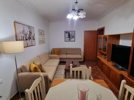 2+1 apartment for rent near the High School!