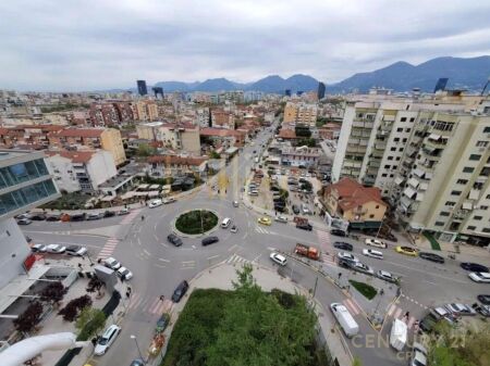 Apartament 2+1 Me Qira në Komunën e Parisit, Tiranë – 500€ | 90 m²