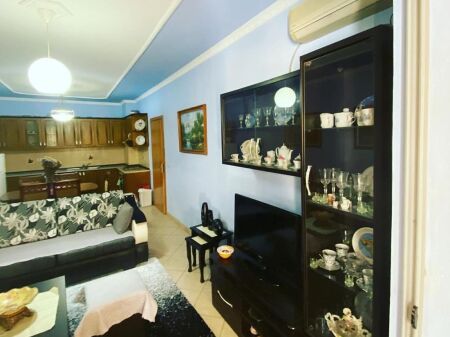 Jepet me qera apartament( 2+1)Bar Artisti Astir