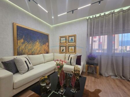 Shitet, Apartament 2+1, Zogu i Zi, Tiranë.