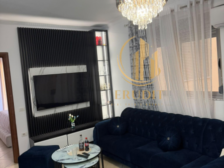 🏡 JEPET ME QIRA APARTAMENT 2+1 I MOBILUAR NË VLORË Pranë Stadiumit