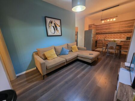 🏠 Jepet me qira apartament 1+1  📍 Kompleksi Delijorgji, Rruga e Kavajës, Tiranë 💰 Çmimi: 75,000 lekë/muaj