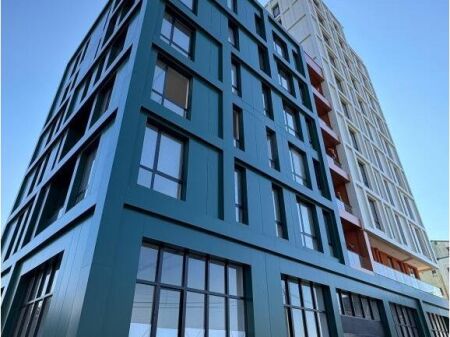 We rent a commercial space with a parking spot, near Bulevardi i Ri!