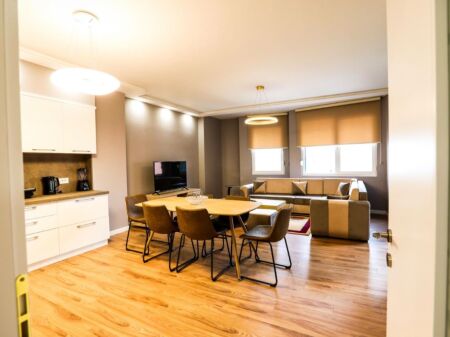 🏡 APARTAMENT MODERN 2+1+2 ME QIRA – QENDËR 📍 Përballë Toptanit  💶 1,000€/muaj