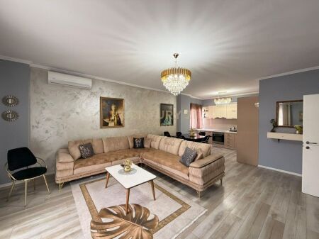 JAPIM ME QIRA APARTAMENT 2+1 NE QENDER TE TIRANES!