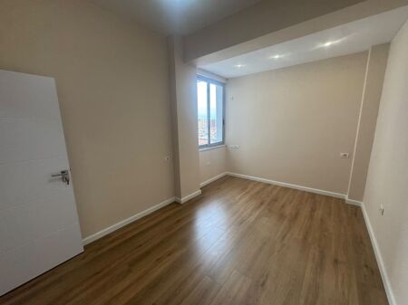 In vendita, Appartamento 1+1, Via Kavaja, Tirana. UNA75206