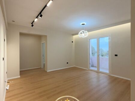 21049822 SHITET SUPER APARTAMENT 2+1 ME BALLKON,PLAZH,DURRES