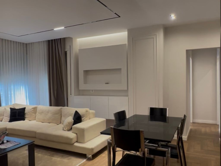 Jepet me qira apartament 2+1 me post parkimi, në Rrugën Hoxha Tahsim, pranë Pazarit të Ri.