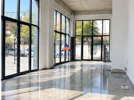 LOCALE COMMERCIALE IN AFFITTO 160M2 "PAZARI I RI" 3500 EURO