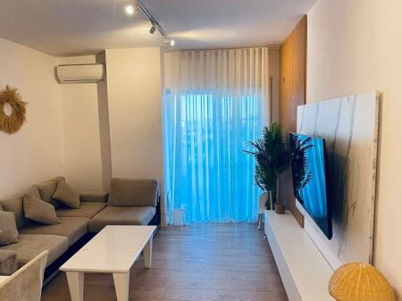 Jepet apartament me qera 1+1 pamje deti