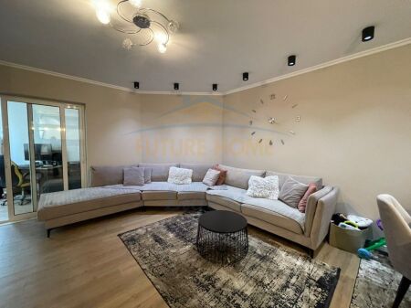 Rent, Apartment 2+1 Commune of Paris, Tirana.