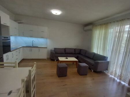 Yzberisht,prane Pasticeri Nela 6 jepet me qera apartament 2+1+2,i mobiluar 55,000LEKE