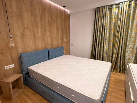 Jepet apartament 1+1 me qira tek Rruga e Kosovareve , Liqeni Artificial .