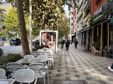 240 M2 AMBIENT KOMERCIAL PER SHITJE NE QENDER!