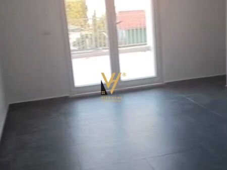 JEPET ZYRE 145 M2 ME QIRA TE ZOGU I ZI 1.000 EURO