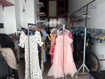 SHOP FOR RENT 40 M2 AT SQUARE 21 – 80,000 LEKE