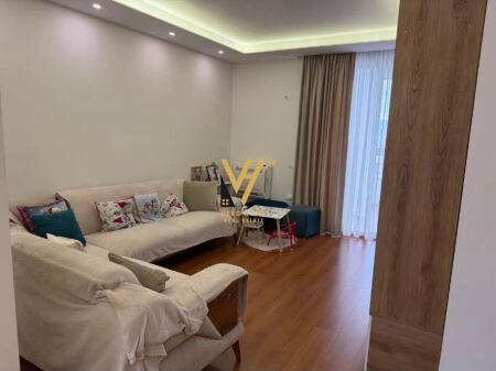 JEPET APARTAMENT 2+1+2+BLK ME QERA TE LIQENI THATE 75.000 LEKE