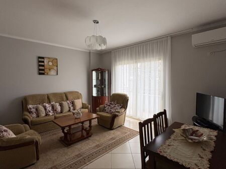 Apartament me qera 2+2+2+ambient gatime me vehte 📍Pazari Ri, rruga Hoxha Tahsin, prane sheshit Avni Rustemi