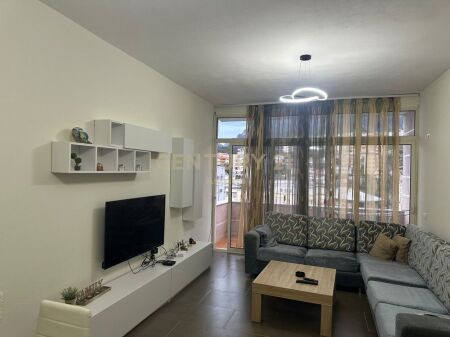 Shitet apartament 1+1 ne Fresk