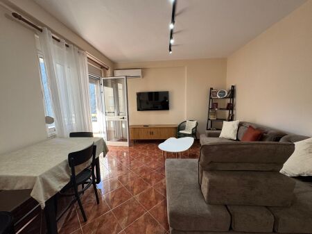 Shitet Apartament 1+1