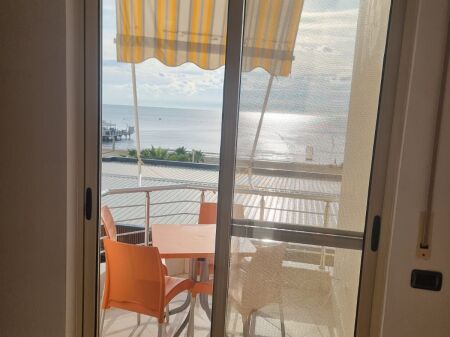 Jepet apartament me qira 1+1