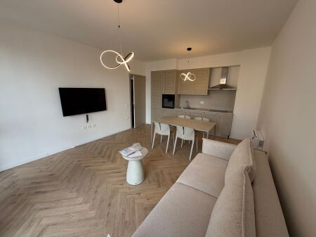  Jepet apartament 1+1 me qira te Jordan Misja!  Kati i dytë, pallat i ri me ashensor.  I sapomobiluar.  Çmimi: 650 mijë lekë.  Për më shumë informacion, kontaktoni!